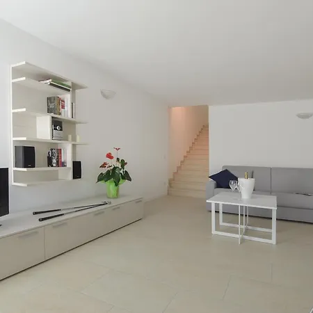 Halldis Apartment Sirmione