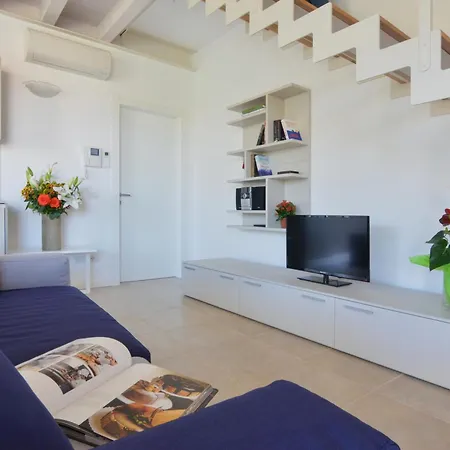Halldis Apartment *