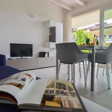 Halldis Apartment *
